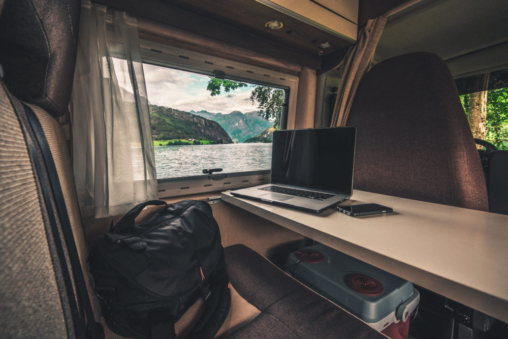 How To Make Money Online and Travel While Living In an RV 1