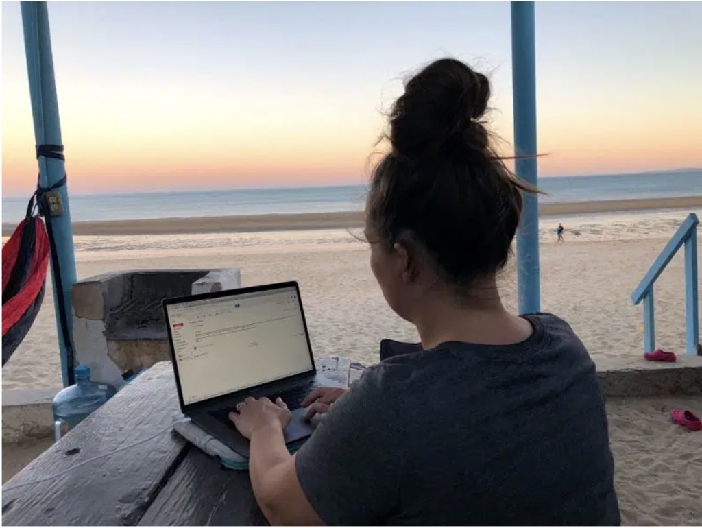 virtual assistant working from the beach